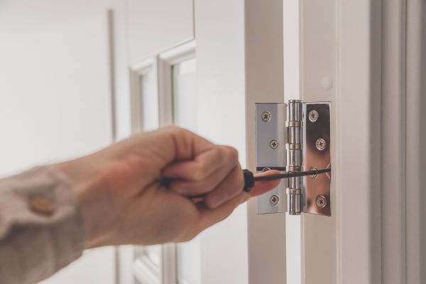 Cost of Hinge Repair in Medina