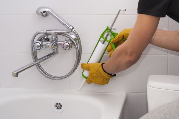 Cost of Bathtub Caulking in Medina