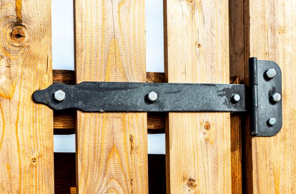Cost of Gate Hinge Repair in Medina